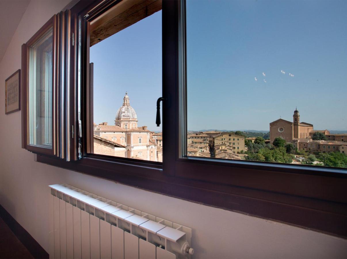 Residenza D'Epoca Palazzo Piccolomini Apartment Siena Exterior photo